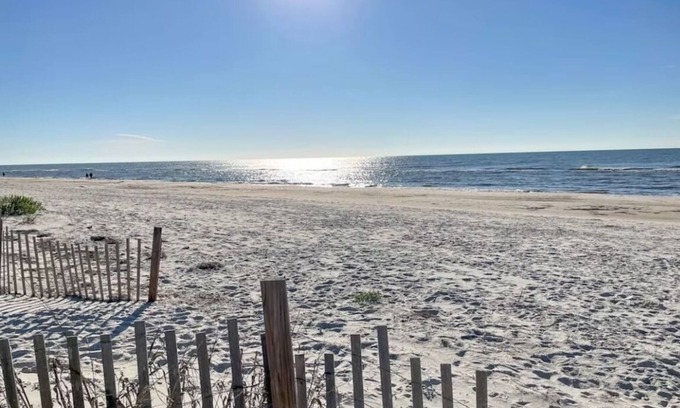 East End House | Serenity Sunset, Dog Friendly, Beach/Bay Views, Pool, Elevator