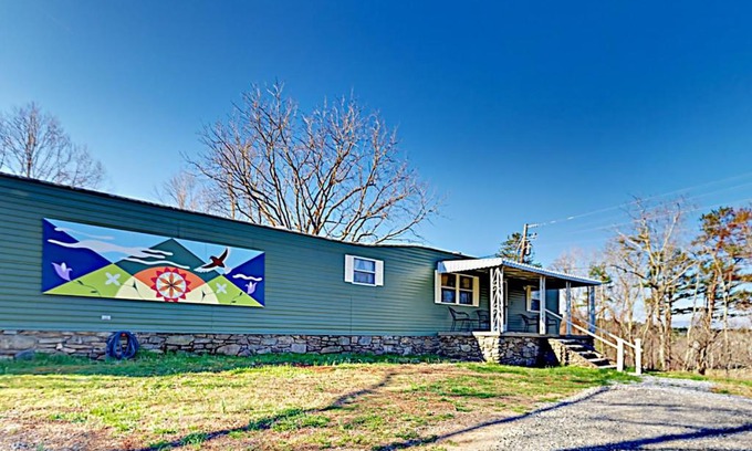 Weaverville House | Serenity Views Bungalow - Close to City and Parkway!