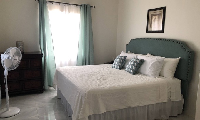 Discovery Bay House | SerenityVilla with Sea View In Discovery Bay