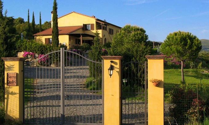 Riparbella Apartment | Serra Destri, 2-room apt. in country house, pool, panoramic, view to sea, relax