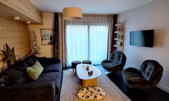 Monetier-les-Bains Apartment | Serre Chevalier, Monêtier, superb renovated apartment with terrace overlooking garden