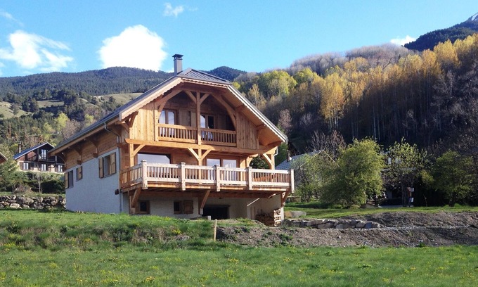 Saint-Chaffrey Ski Chalet | SERRE CHEVALIER - SAINT-CHAFFREY Very beautiful Chalet 10-12 people 180 m² (about 419 sq. ft.)