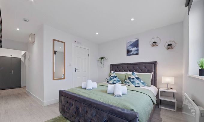 Penge Apartment | Serviced Ensuite Room Crystal Palace London SE20