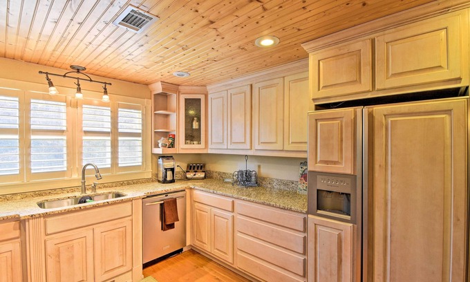 Clarkesville Cottage | Serving Southern Charm at This Clarkesville House!