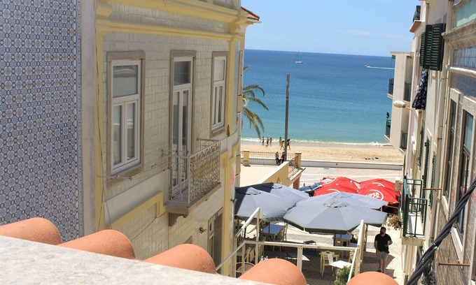 Sesimbra Apartment | Sesimbra Beach 15 m'away, charming apartment, sea view terrace, historic heart