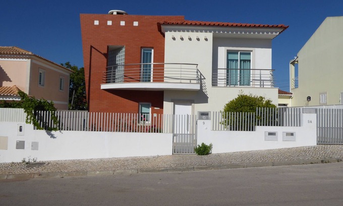 Almoinha House | SESIMBRA HOUSE WITH HEATED POOL (see months in description)