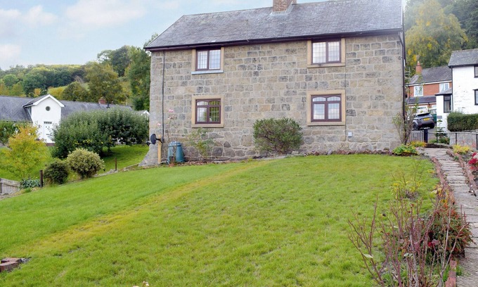 Montgomery Cottage | Set in the picturesque border town of Montgomery, close to all town amenities.
