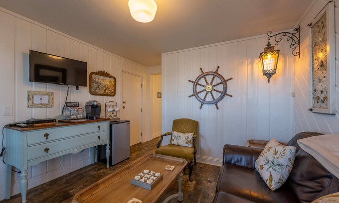 Bandon Condo | Set Sail Suite at Bandon Marina Inn
