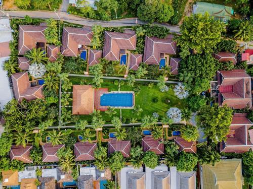 Rawai Villa | Setrova Green Garden Pool Villa Naiharn Phuket