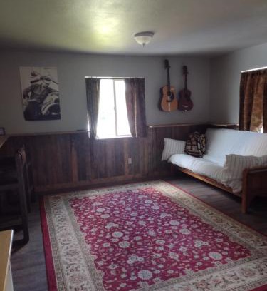 Deer Park Apartment | Settler's House