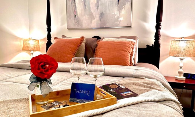 Historic Old Town Bed & Breakfast | Settlers Suites