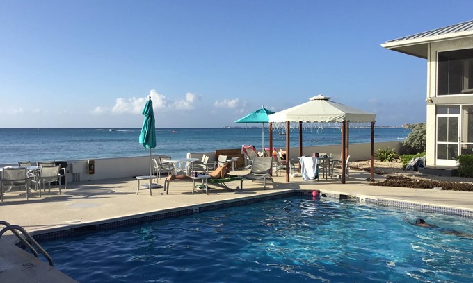 Seven Mile Beach Condo | Seven Mile Beach Oceanfront Condo in Snorkel/Scuba Paradise