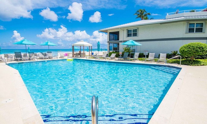 Seven Mile Beach Apartment | SEVEN MILE BEACH 3 Bedrooms