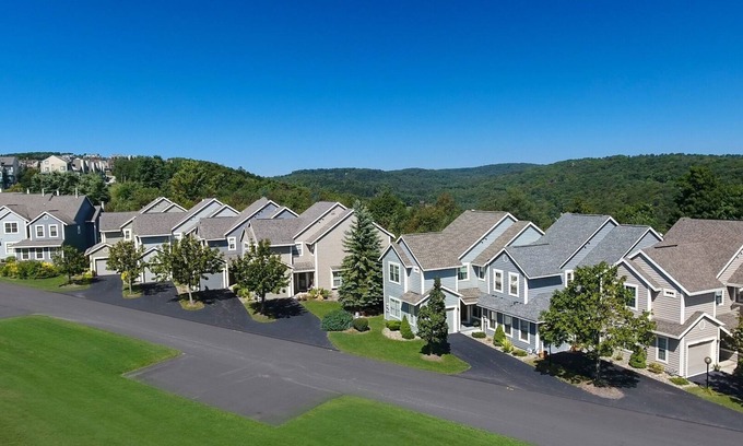 Seven Springs Condo | Seven Springs 4 BR Premium Condo, Mountain Views! by RedAwning - Save 10% on 3 Nights, 15% on 5 Nights!