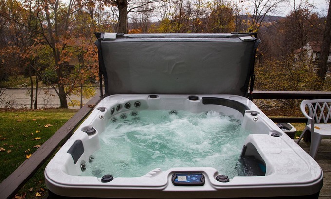 Seven Springs House | Seven Springs private spa, wifi, shuttle, air conditioner, pool