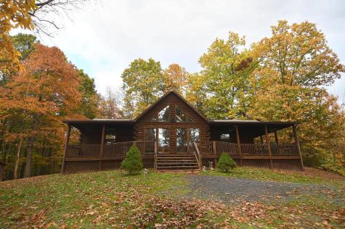 Great Cacapon Ski Chalet | Seventh Heaven - Hot Tub, Pet Friendly, Grill, Wifi, Deck, Covered Porch, Family Friendly, Kid's Loft, King Bed