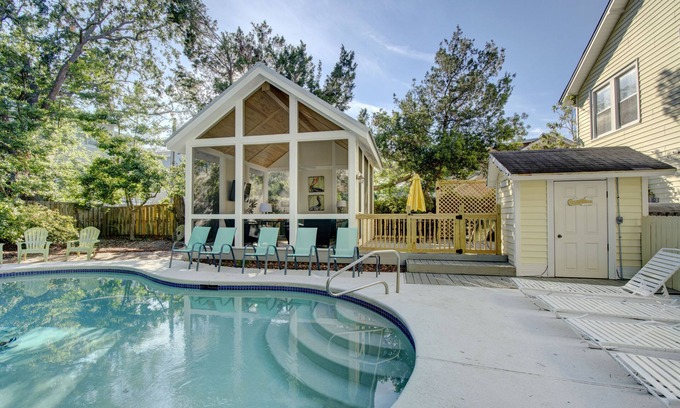 East Beach House | Seventh Heaven Beach House on East Beach with Private Pool!