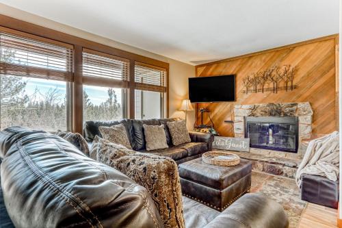 Bend Apartment | Seventh Mountain Resort Unit 713