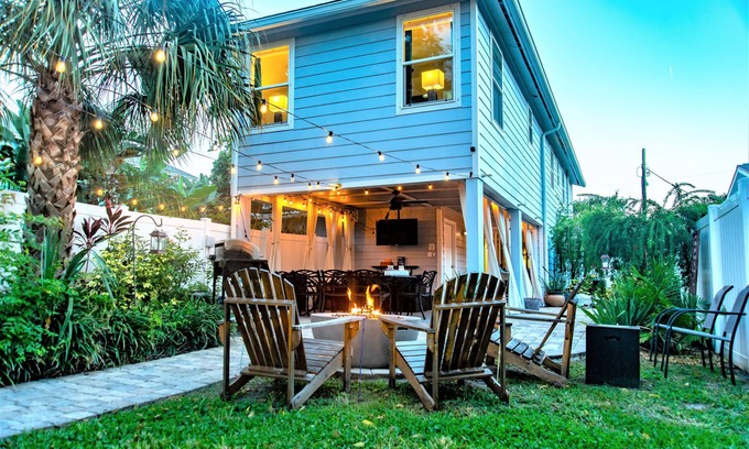 Jacksonville Beach House | Seventh Seas- 1/2 mile to the beach pet friendly, close to Mayo