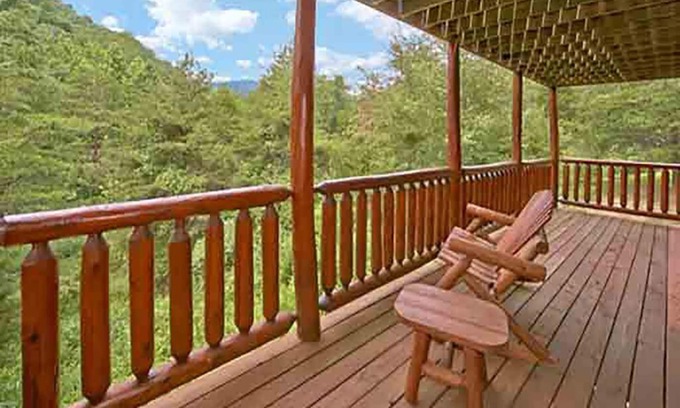 Sevierville Cabin | Sevierville - Deer Crossing - 2 Bedrooms - Sleeps 6