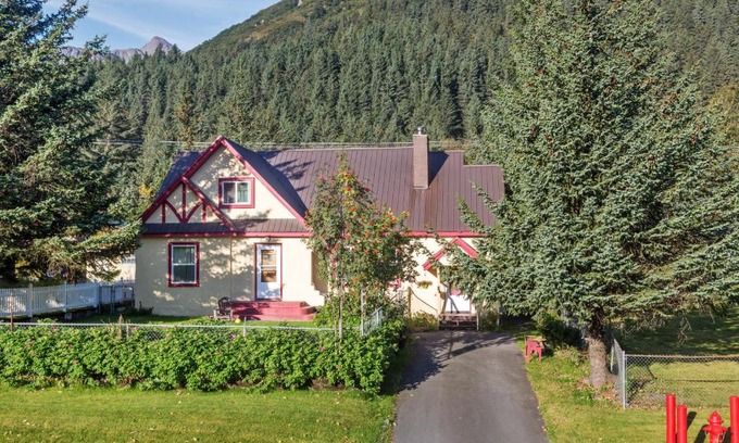 Seward House | Seward's Guest House