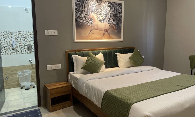 Gayariawas Hotel | SG Boutique Stay (Near Railway Station)