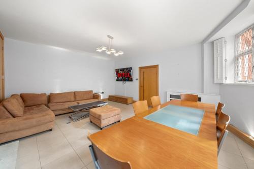 Brompton & Hans Town Apartment | SG, Cosy Knightsbridge Apartment by Harrods
