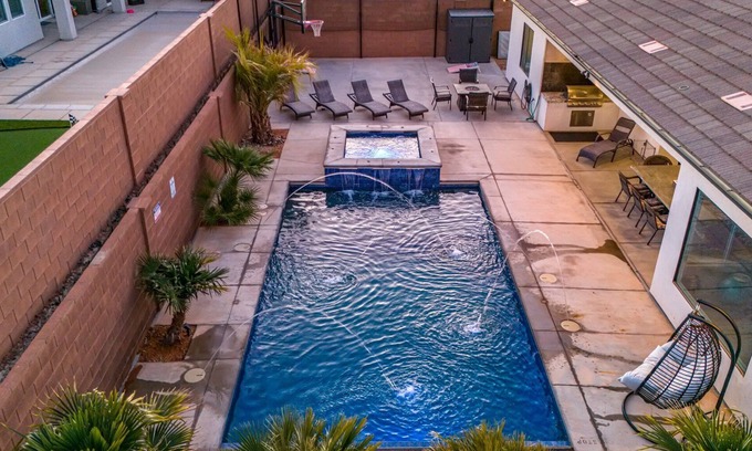 Hurricane House | SH 4301 | Private Pool, Hot Tub, Bball Court, Exercise Room, Near Sand Hollow Reservoir!