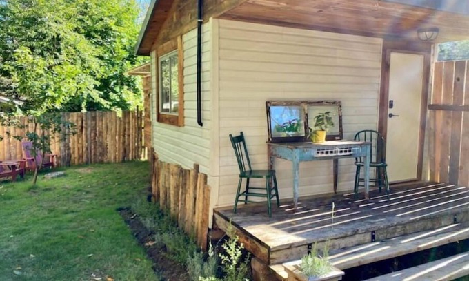 Stillwater Cabin | Shabby-chic Rustic-industrial shipping container fully equiped tiny home