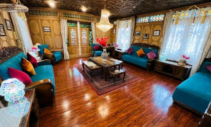 Dal Lake Boat Rental | Shabnam Group Of Houseboats