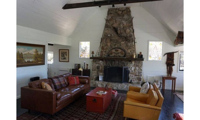 Pine Cove Cabin | SHADOW PINE LODGE 1925 OLD HUNTING LODGE.