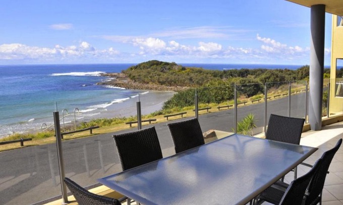 Yamba House | Shadows, 12 Ocean St