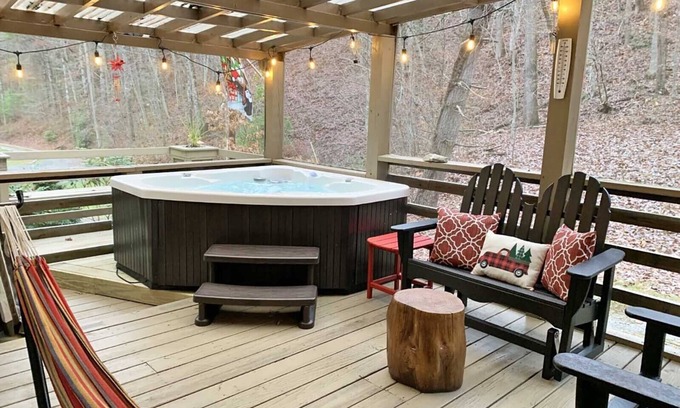 Almond House | Shady Forest Cove- Cottage near Tsali Biking Trails