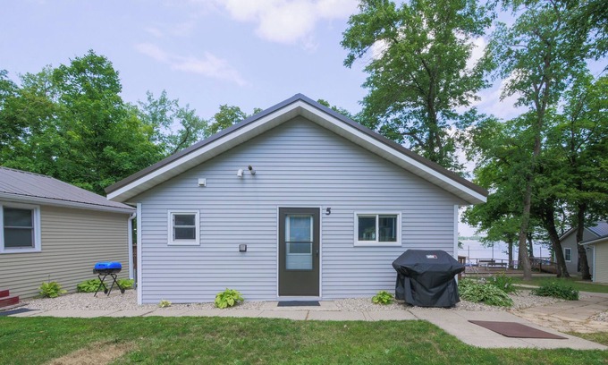 Alexandria Cabin | Shady Lawn #5 Recently Renovated 3 BR 1-1/2 Bath Cabin on Lake Darling