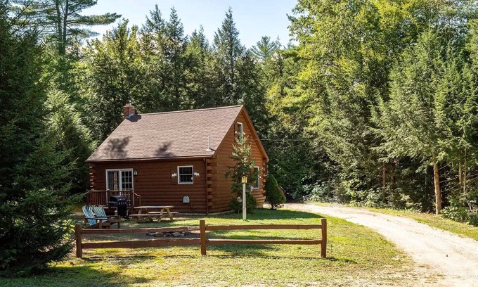Rumford Center Ski Chalet | *Shady Moose Chalet*