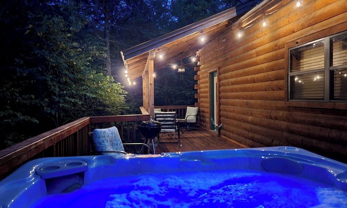 Eureka Springs Cabin | Shady Oak- Luxury Two bedroom, Two bath Cabin with Hot Tub! Hiking Trail and Cave on property!