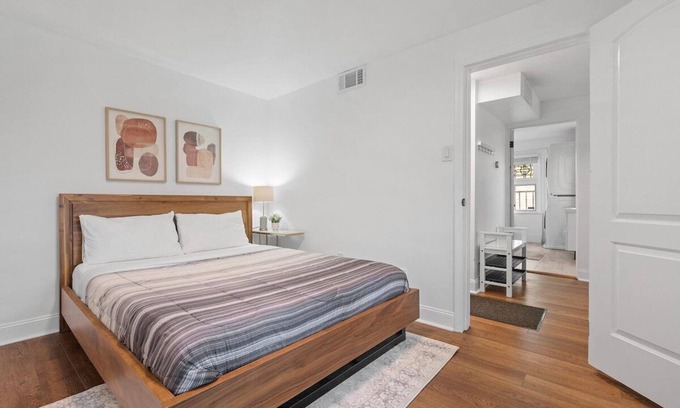 Shadyside Apartment | Shadyside/Pittsburgh, Modern & Stylish 1 Bedroom with Free Parking