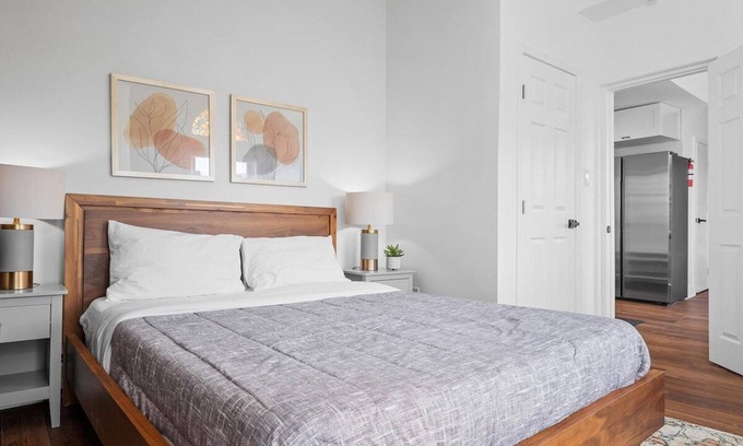 Shadyside Apartment | Shadyside/Pittsburgh, Modern & Bright 1 Bedroom with Free Parking