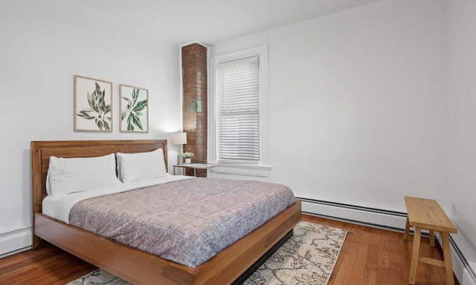 Shadyside Apartment | Shadyside/Pittsburgh, Modern & Cozy 1 Bedroom with Free Parking