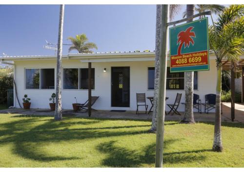 Wongaling Beach House | Shalom by the Sea