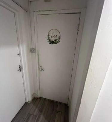 Seven Sisters Bed & Breakfast | Shalom Lux East London