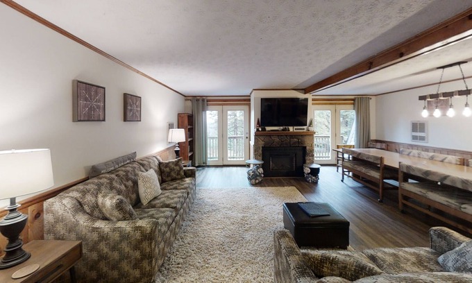Snowshoe House | Shamrock #68 - Perfect for a Multi Family Getaway - Cozy and Comfortable for All by RedAwning