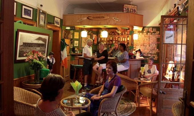 Emgwenya House | Shamrock Arms Guest Lodge