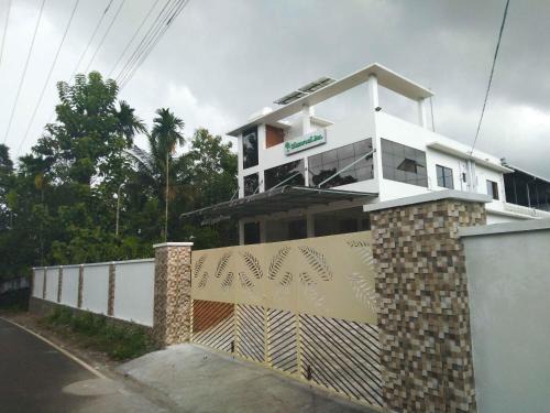 Kakkanad Hotel | Shamrock Inn