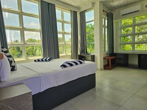 Thoddoo Hotel | Shams