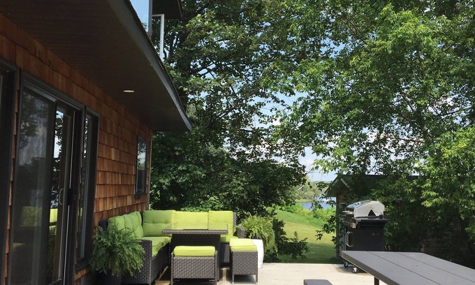 Sharbot Lake Cottage | Sharbot Lake Waterfront Loft