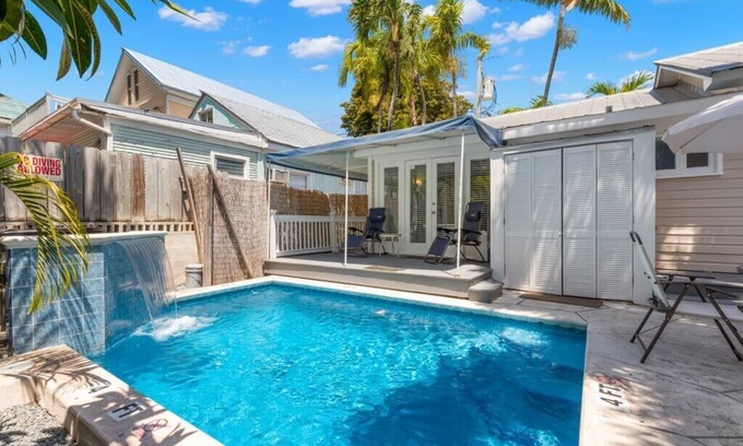 Downtown Apartment | Shared Heated Pool, Near Duval - Poolside Retreat