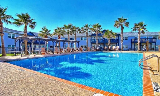 Port Aransas Condo | Shared Pool, Boardwalk to the Beach, Golf Cart Access