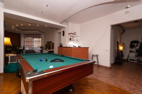 Bucharest City-Centre House | Shared Retro Vintage Luxury Apartment