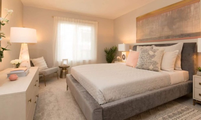 Sharon Heights Condo | Sharon Green: Bright 3BR Condo